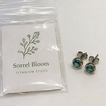 Customized earrings for children s and sensitive-skin ranges