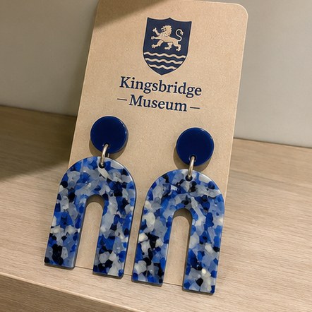 Customized earrings for fashion and accessory labels